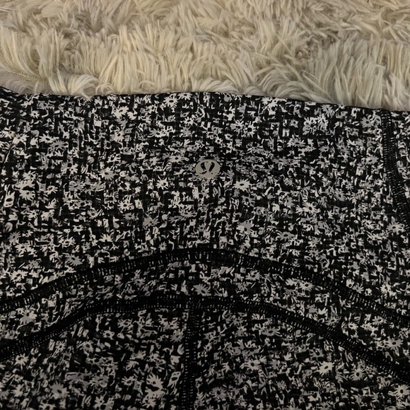 Lululemon crop leggings - Picture 12 of 13